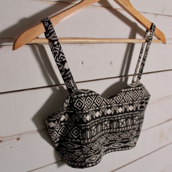 Geometric Sweetheart Crop Top - Picture 3 of 5